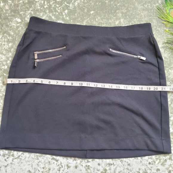 Old Navy Black Mini Skirt - Picture 5 of 7